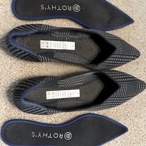 Rothy’s The Point Rare Black Glen Plaid. Small frayed spot, see 4th photo.